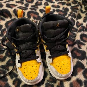 Jordan 1 Mid toddler 8C